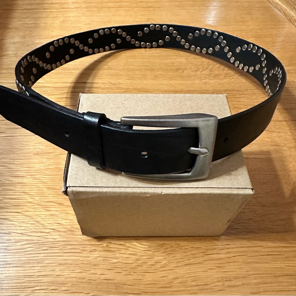 Steve Madden leather belt size S 27” around your waist with unique design - Picture 2 of 3